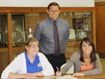 Bethany DeBok Signs with Swim Cats